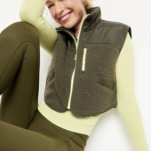 2X • Old Navy • Crop Hybrid Zip Vest